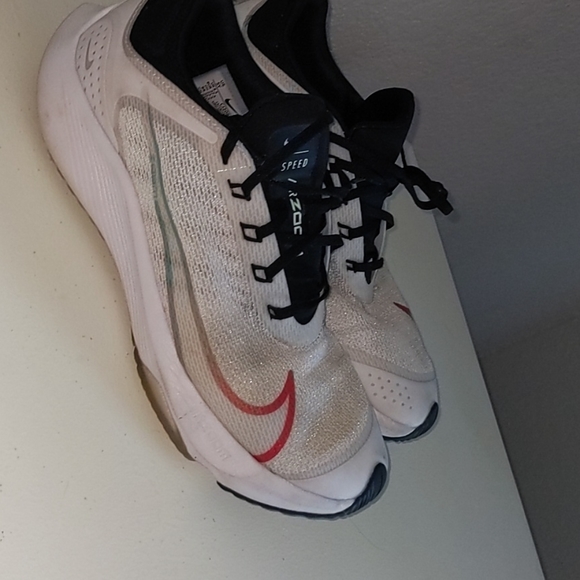 Nike Shoes - SALE 🛍️🛍️WOMEN NIKE AIR ZOOM RUNNING SHOES